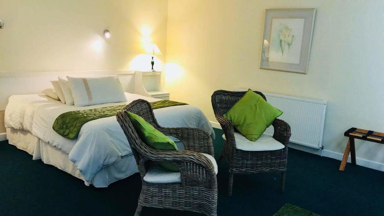 Wildwood Lodge คาร์ลิงฟอร์ด ภายนอก รูปภาพ